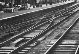 Oxford station down platform with a scissors crossover.