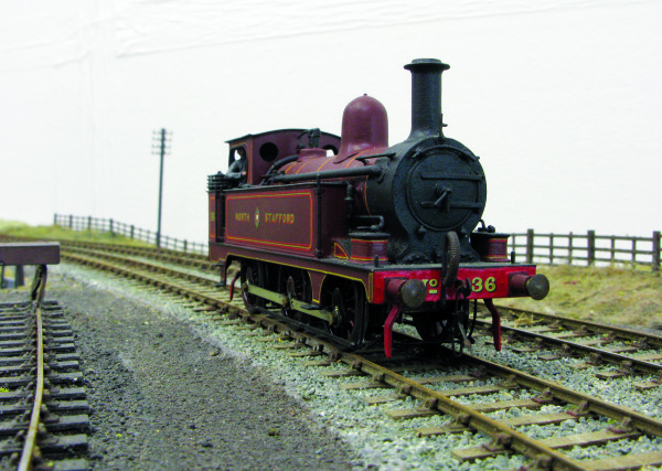 P4
											 model railway locomotive approaching the camera with aperture f8